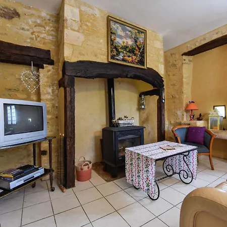 Charming Family Retreat In Loubejac, Cleaning Included